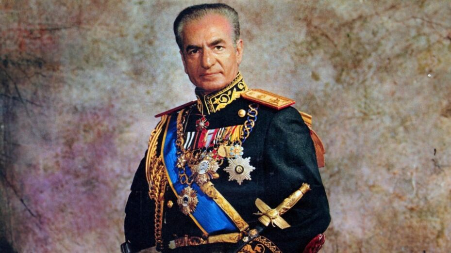 Portrait de Reza Pahlavi, fils du dernier Shah d'Iran, s'exprimant sur la démocratie