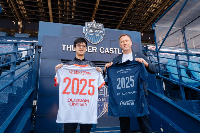 Buriram United and FC Augsburg officials shaking hands at partnership announcement