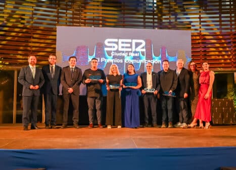 Autoridades y galardonados en la ceremonia de Premios SER Ciudad Real