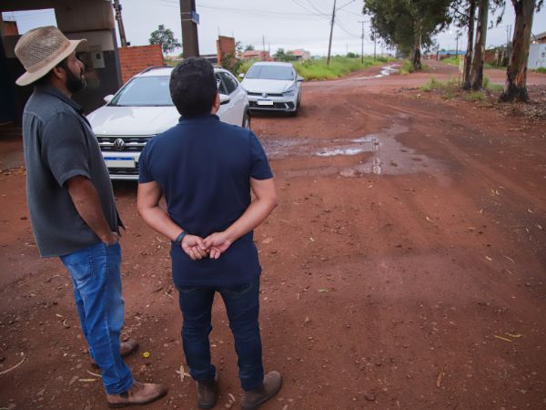 Moradores do Riviera Park exigem fim do abandono: Falta de asfalto revela desigualdade social