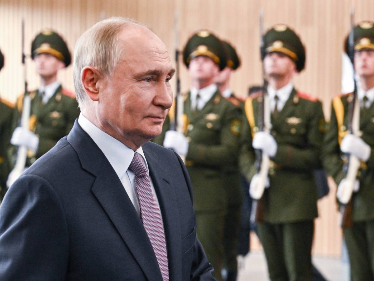Putin cambia rotta: annuncia tagli alle spese militari ed elogia Trump come 'pacificatore'