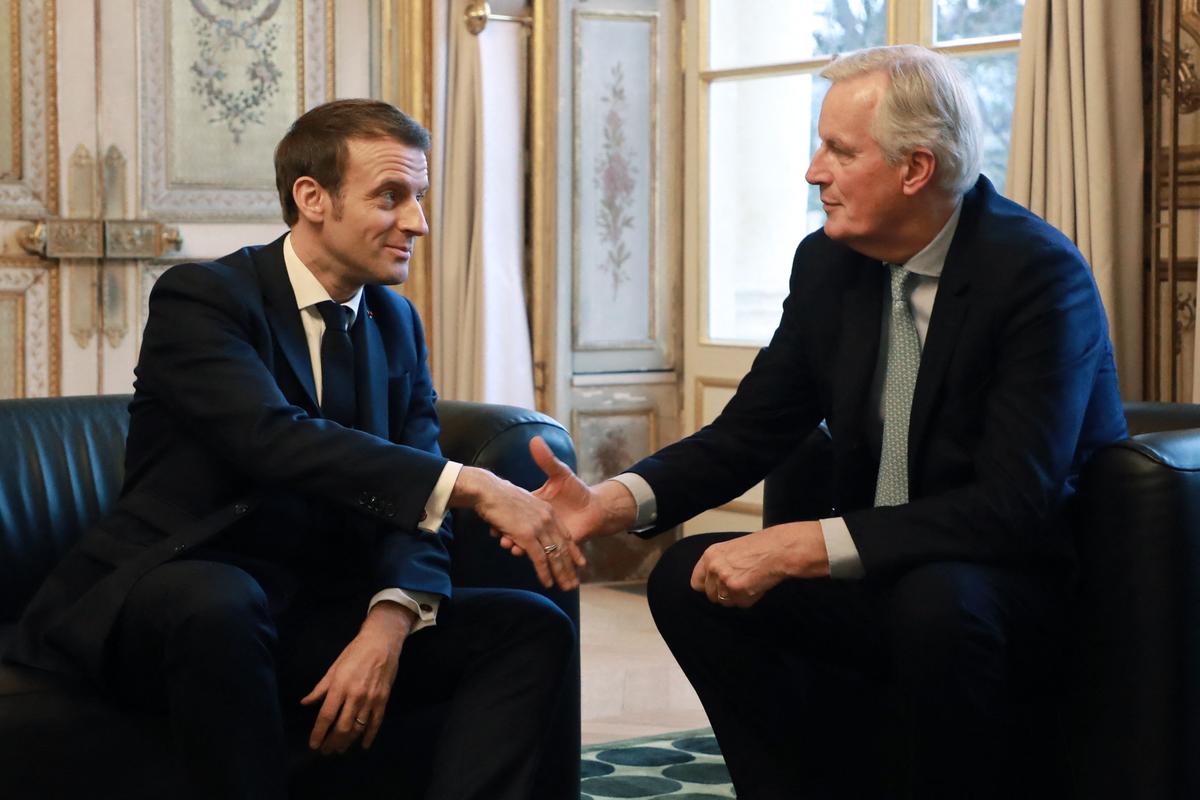 Crise politique en France : Michel Barnier évoque une possible dissolution de l'Assemblée