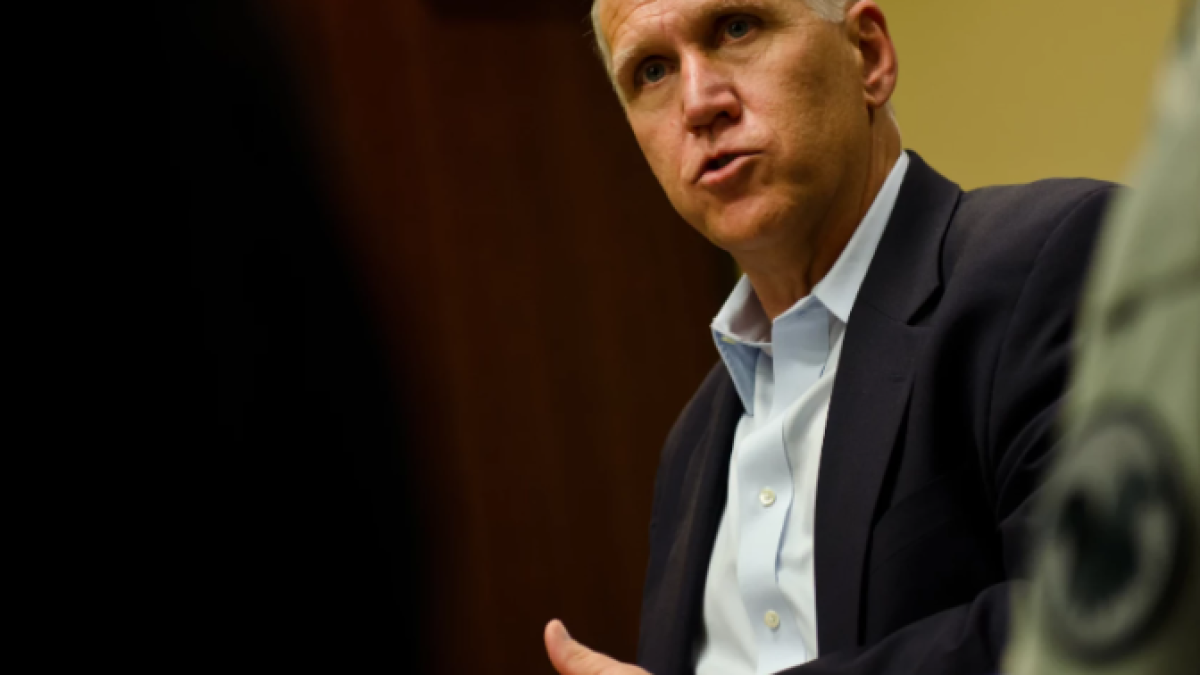 JAV senatorius Thom Tillis pasitraukia iš politikos: demokratinių reformų poveikis Šiaurės Karolinos rinkimams