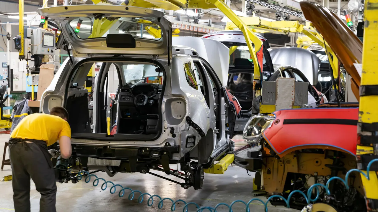 Dependência de minerais chineses expõe vulnerabilidade da indústria automotiva global