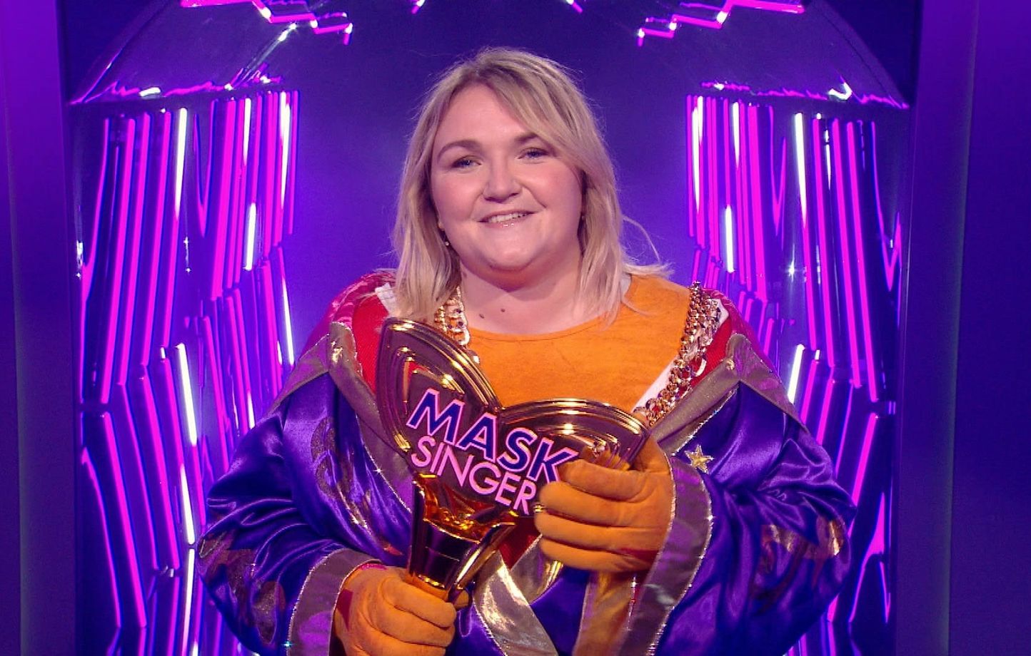 « Mask Singer » : Le triomphe de Lola Dubini, une victoire qui reflète la superficialité du divertissement contemporain