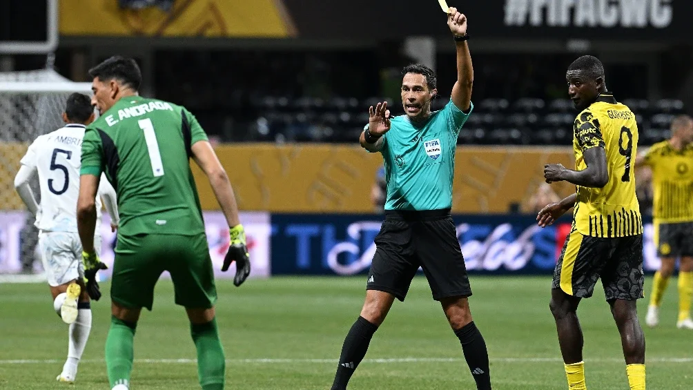 Polémica arbitral en Mundial de Clubes: Cuestionan imparcialidad del árbitro Tello