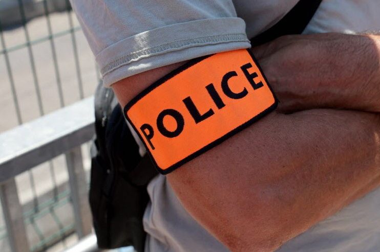 Autoridades francesas detienen a joven por planear atentados contra mujeres bajo influencia extremista