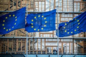 União Europeia Prepara Plano de Resistência Popular Contra Crises e Ameaças do Capital Global