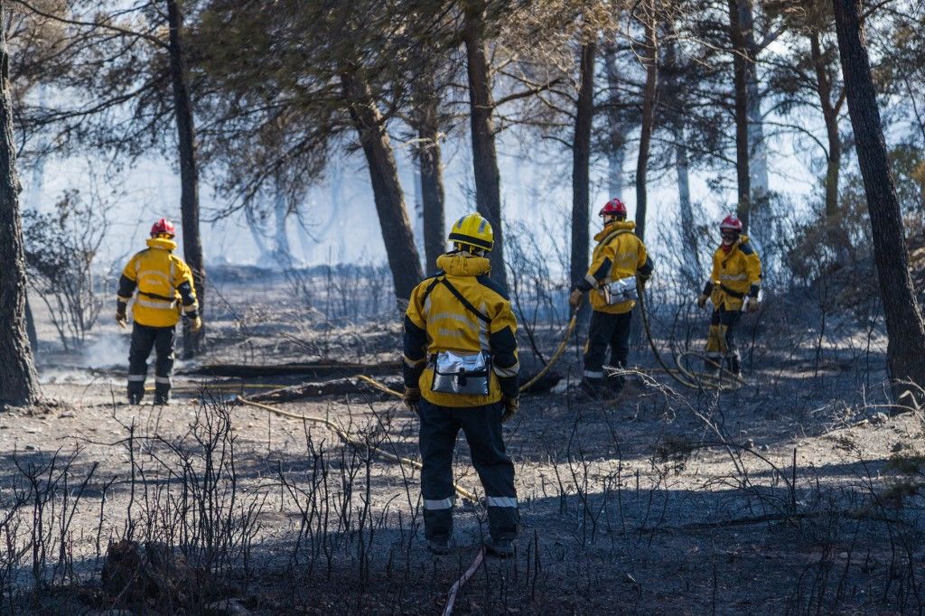 Marseille : Une mobilisation continue des pompiers pour sécuriser les zones incendiées