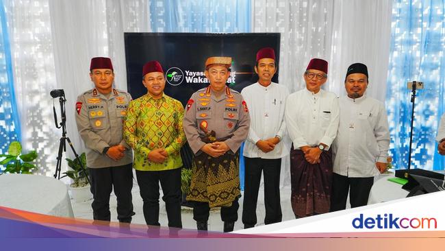 Pertemuan Bersejarah: Kapolri dan UAS Perkuat Persatuan Islam dalam Bingkai Kebhinekaan