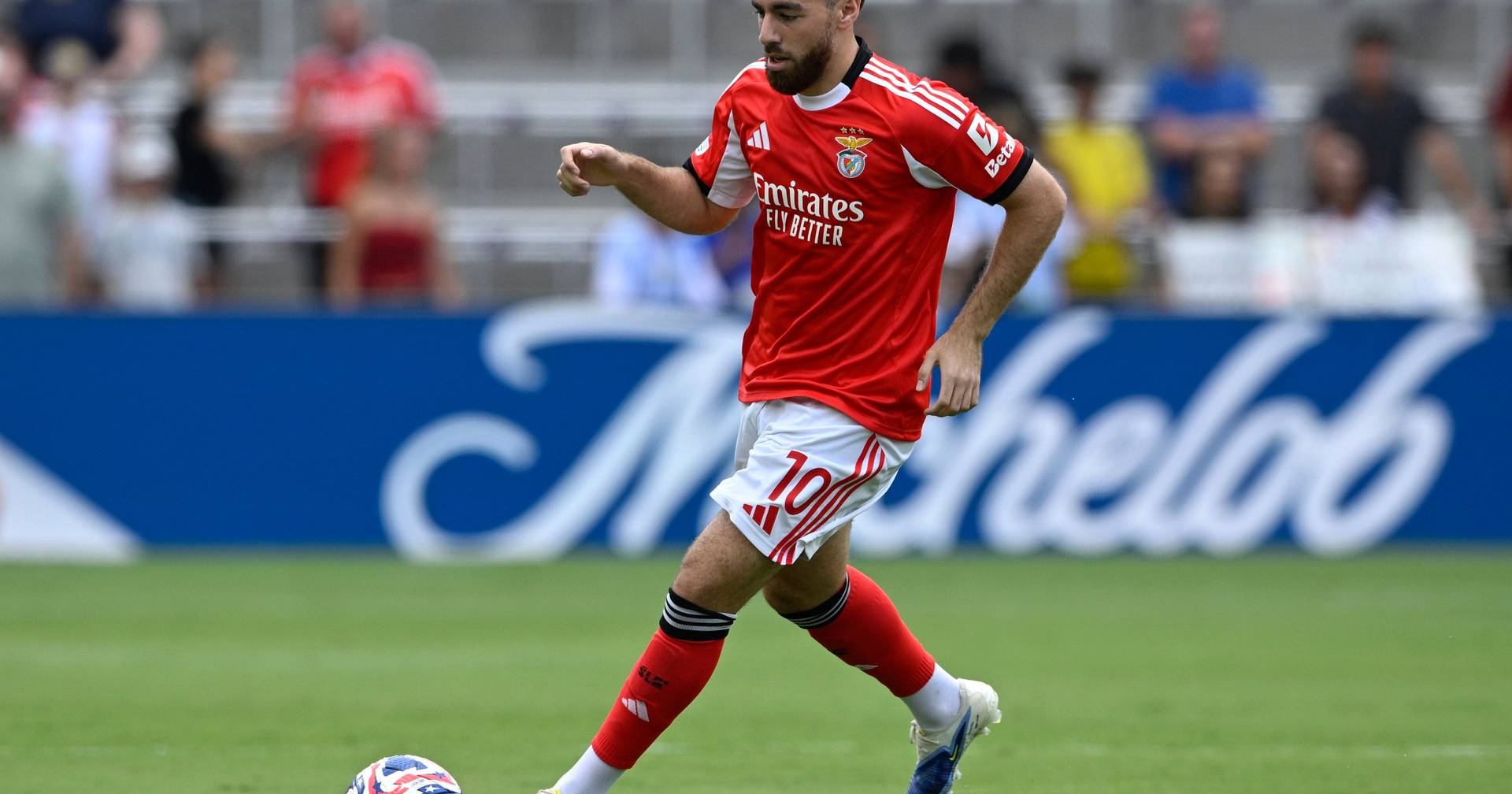 Kokçu abandona Benfica por 25 milhões: O preço da instabilidade no futebol moderno