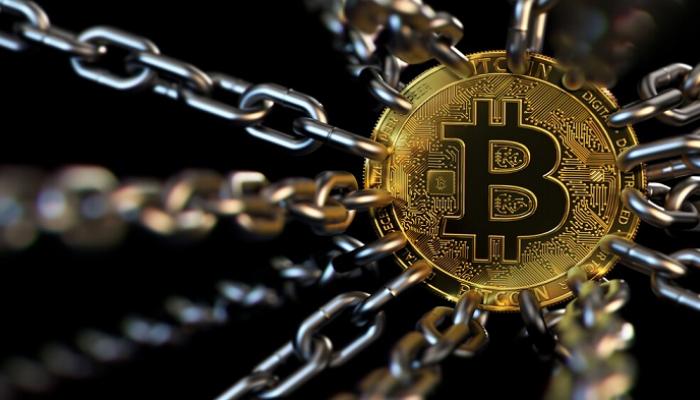 بيتكوين تتجاوز 121 ألف دولار: نظرة شرعية على التطورات في سوق العملات الرقمية