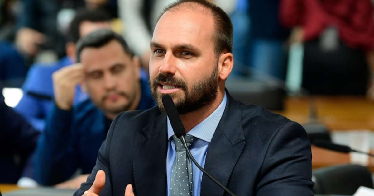 Eduardo Bolsonaro pode perder privilégios milionários e foro privilegiado ao abandonar mandato