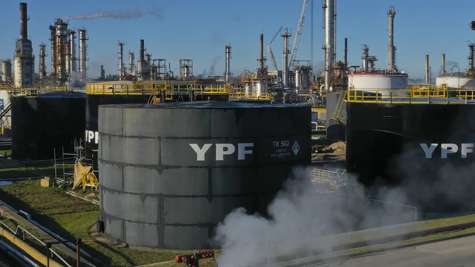 Nueva derrota judicial para Argentina: EEUU ordena entrega inmediata de acciones de YPF