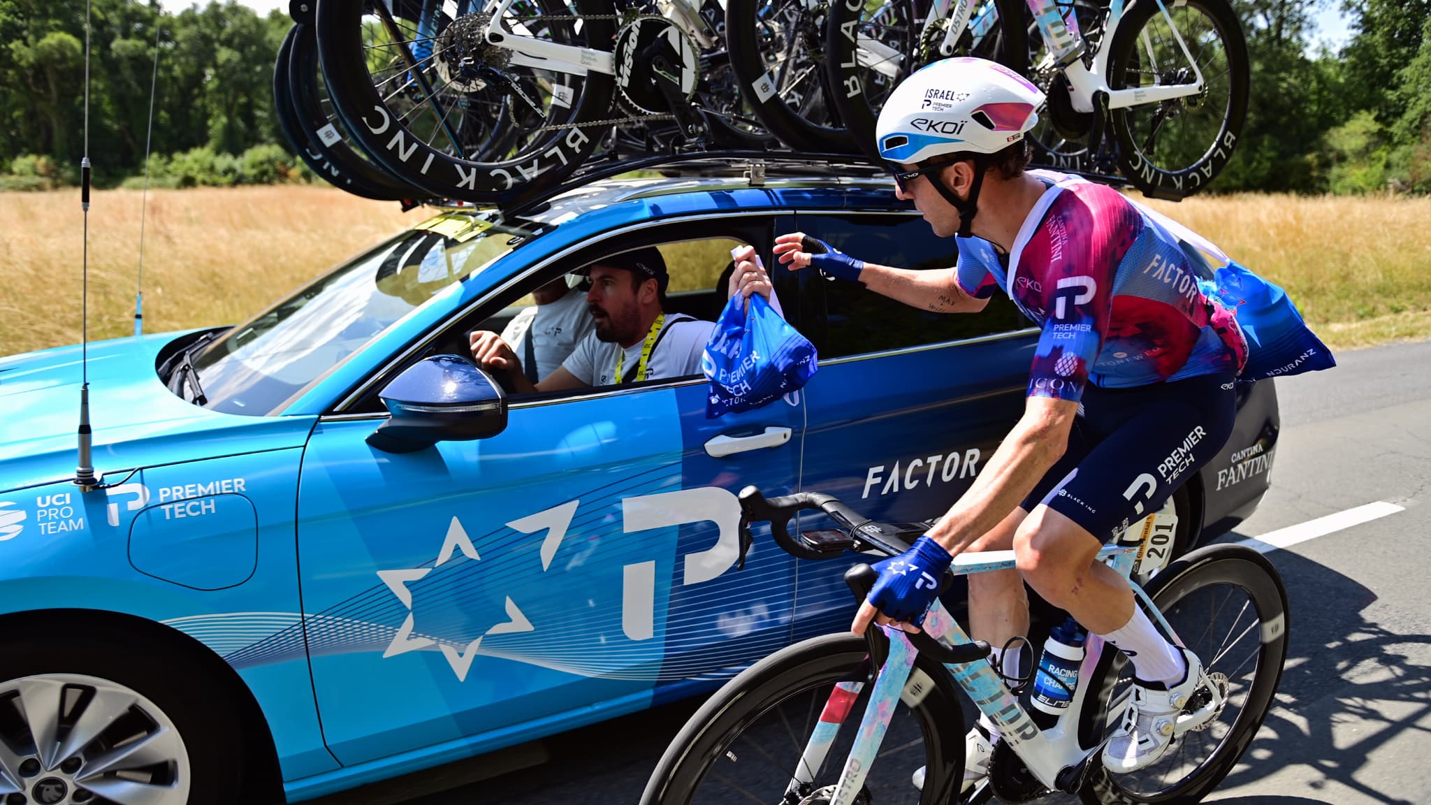 Le héros canadien Michael Woods et son moment d'humanité sur le Tour de France
