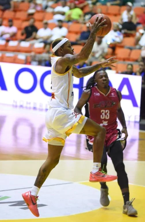 Metros de Santiago Demuestran Superioridad en Liga Nacional con Victoria Contundente