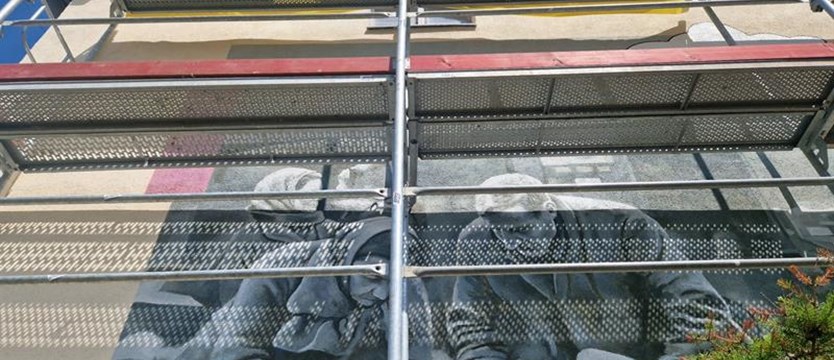 Nowy mural na Stołczynie: Piękny hołd dla polskich pionierów Ziem Odzyskanych