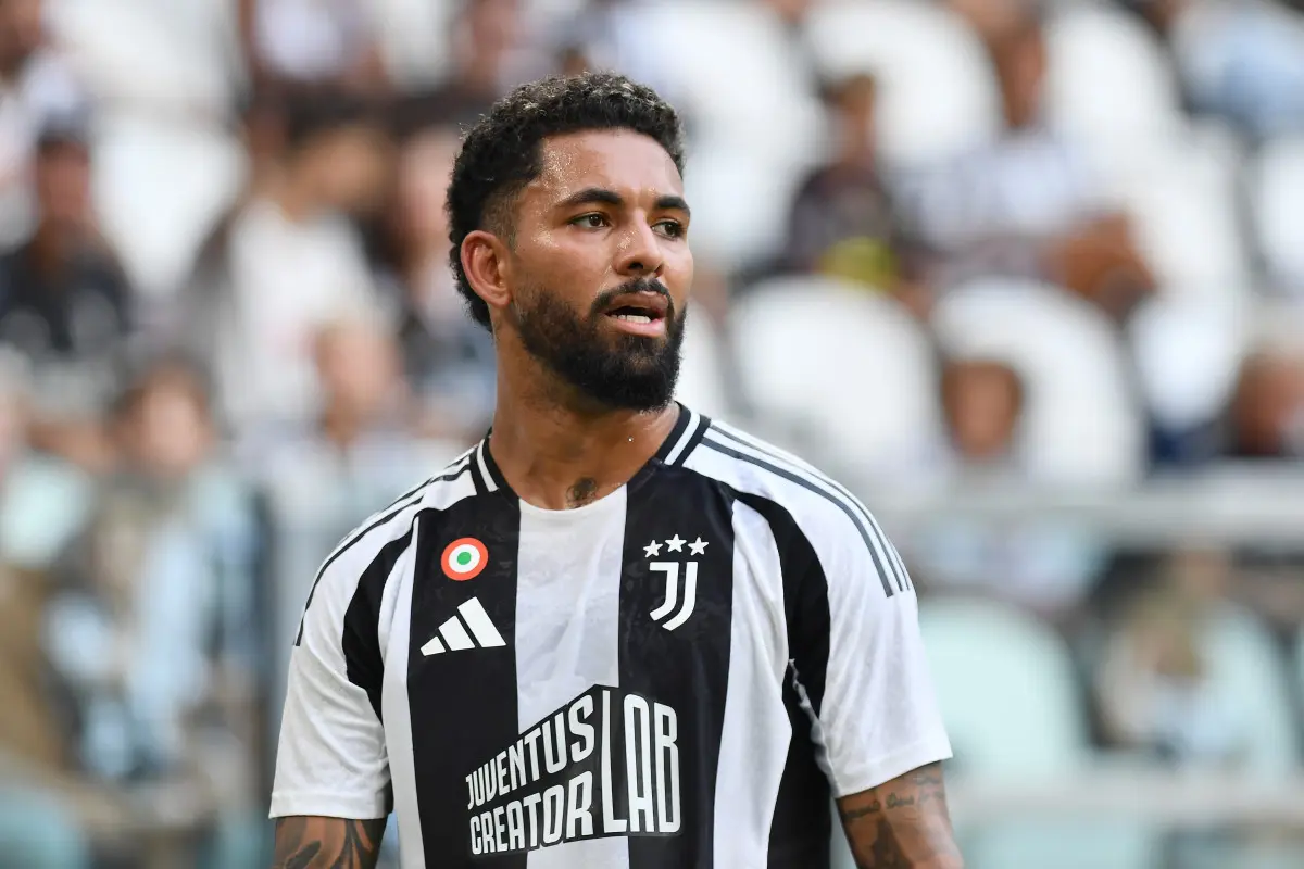 Everton Makes Bold Move for Aston Villa's Douglas Luiz Amid Premier League Transfer Dynamics
