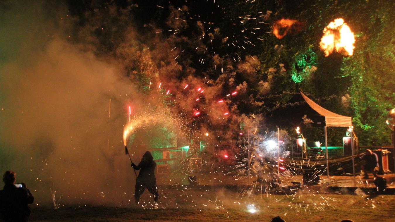 Le château médiéval de Fressin accueille les Folles Nuits du Monde : un événement culturel d'exception