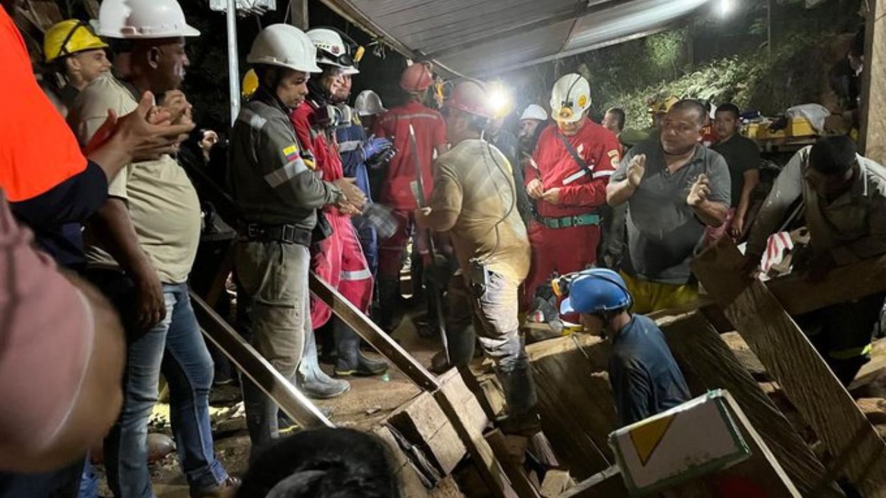 Triunfo de la solidaridad comunitaria: 18 trabajadores mineros rescatados en Antioquia