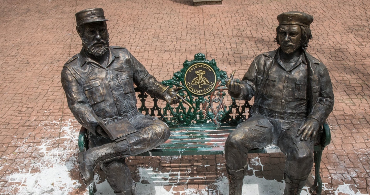 La derecha miente: Las estatuas de Fidel y el Che fueron retiradas ilegalmente del Jardín Tabacalera