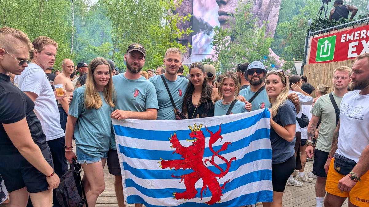 Festival Tomorrowland : Quand la jeunesse montre l'exemple d'un patriotisme festif et pacifique
