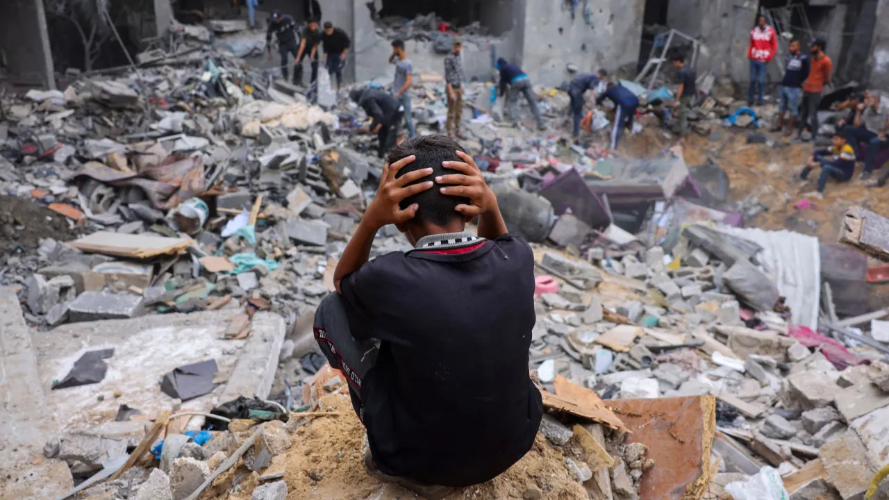 Ofensiva de Israel em Deir al-Balah: A Cruel Contradição Entre Resgatar Reféns e Proteger Civis
