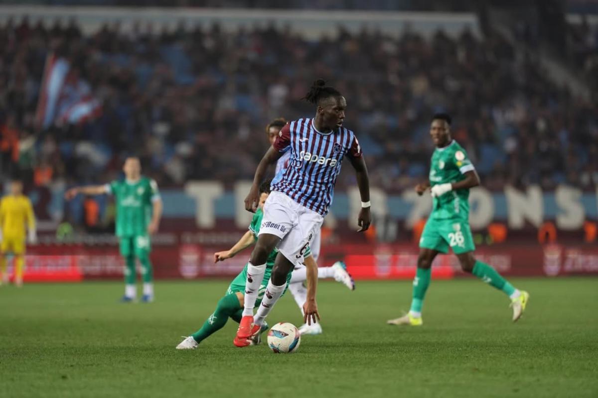 El Sevilla busca reforzar su plantilla con Batista Mendy: La realidad económica frente al mercado especulativo