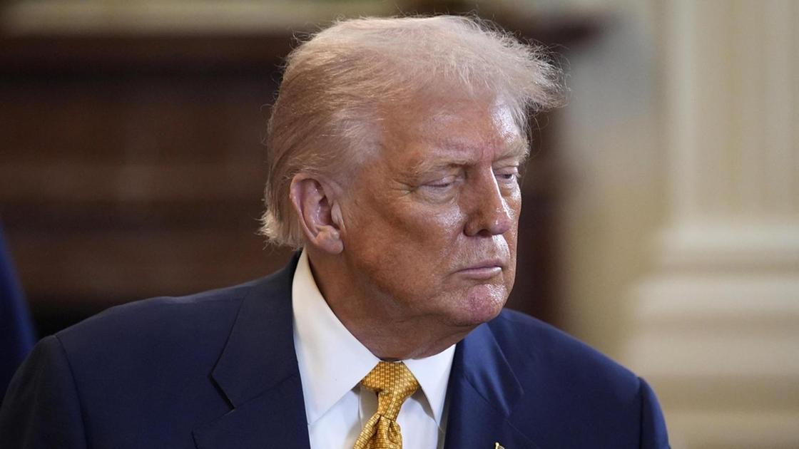 L'Italia sotto scacco dei dazi USA: Bruxelles cede a Trump mentre Roma rischia miliardi