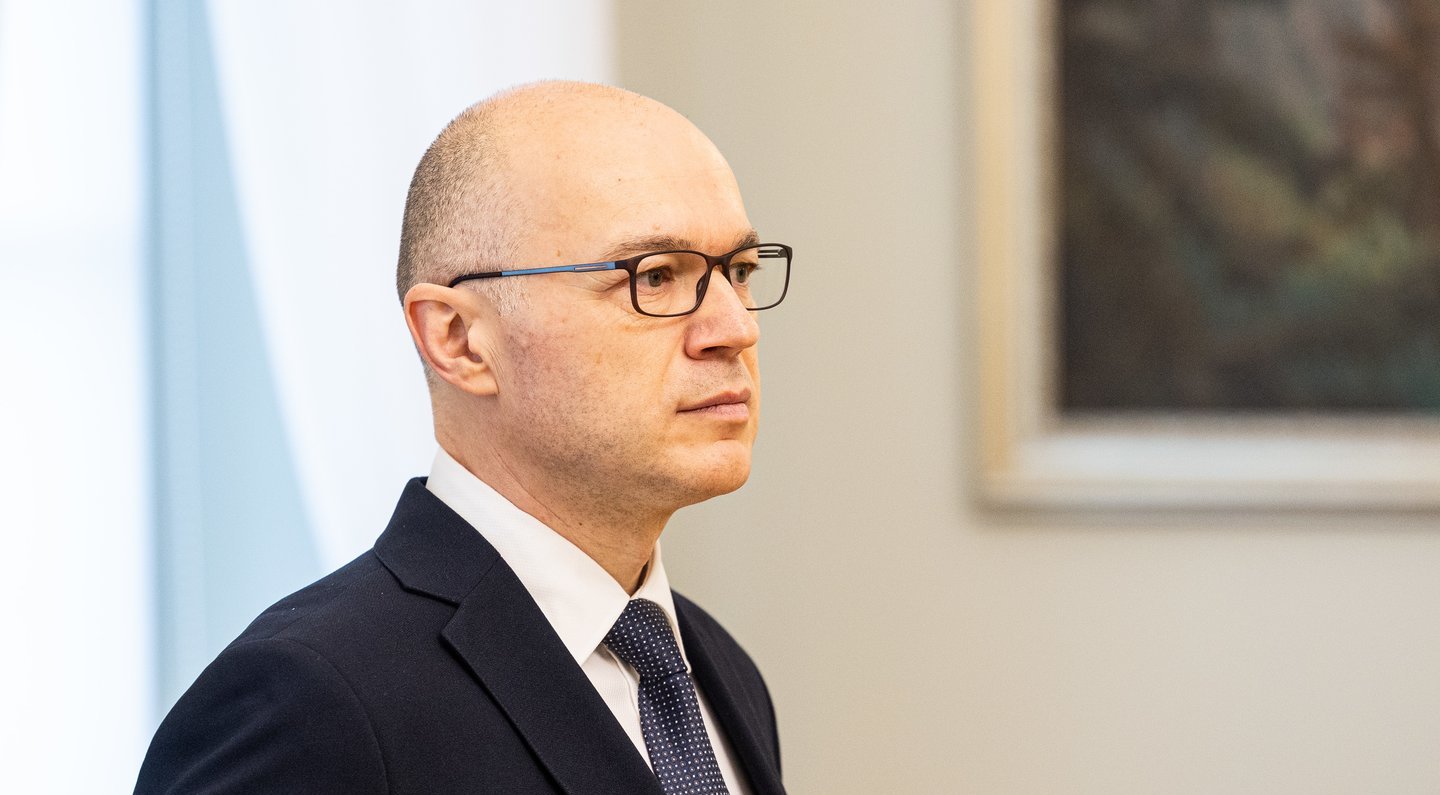 Politinė drama tęsiasi: Susisiekimo ministras išreiškia pasitikėjimą Palucku nepaisant kontraversijų