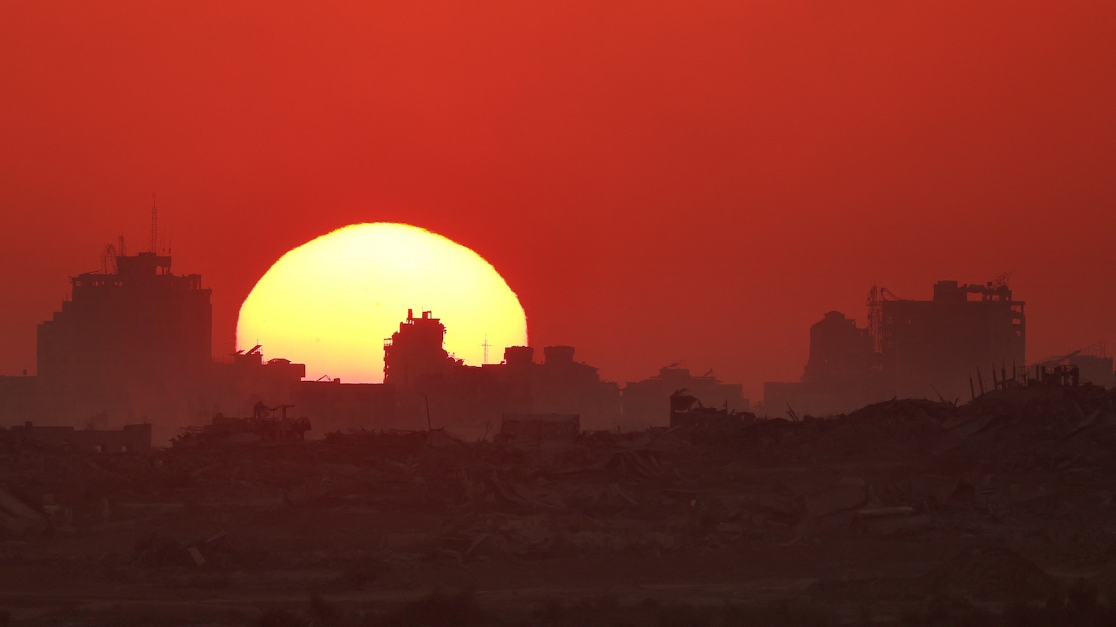 Israel Carefully Weighs Hamas Response to Strategic Ceasefire Framework
