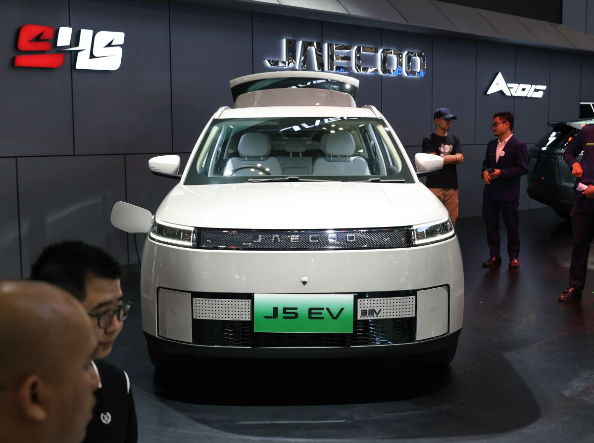 Image d'illustration pour: Mobil Listrik Jaecoo J5 EV Dirilis di GIIAS 2025, Harganya Mulai Rp 300 Jutaan