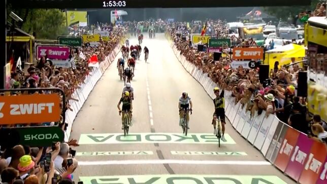 Image d'illustration pour: El Tour femenino estalla en su primer día: Reusser abandona, Voss gana