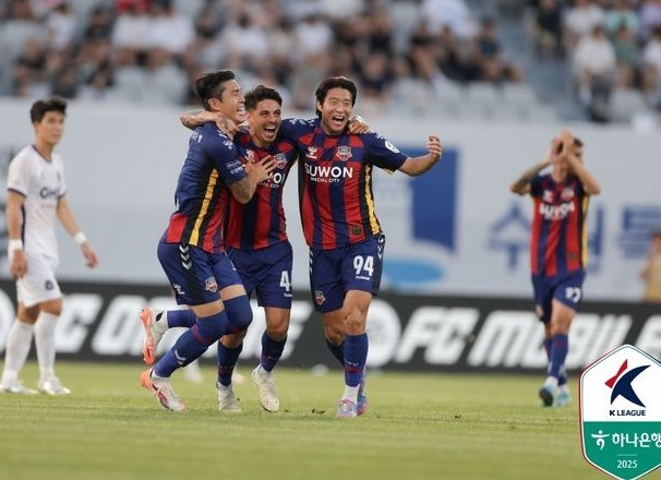 Image d'illustration pour: [프로축구] '티아고 결승골' 전북, 광주에 2-1... 20경기 무패 행진