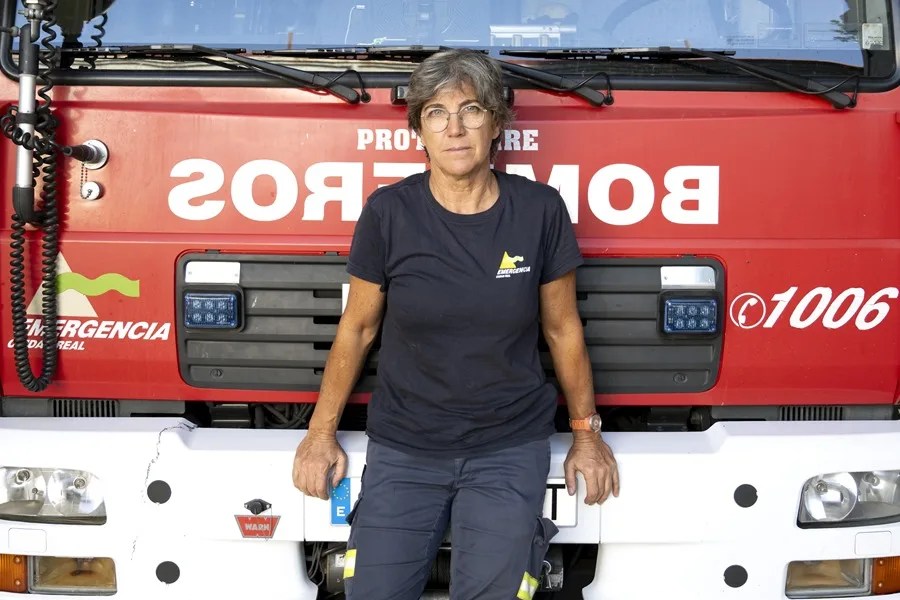 Image d'illustration pour: María Luisa Cabañero encara su último verano como bombera tras casi cuatro décadas - EFE