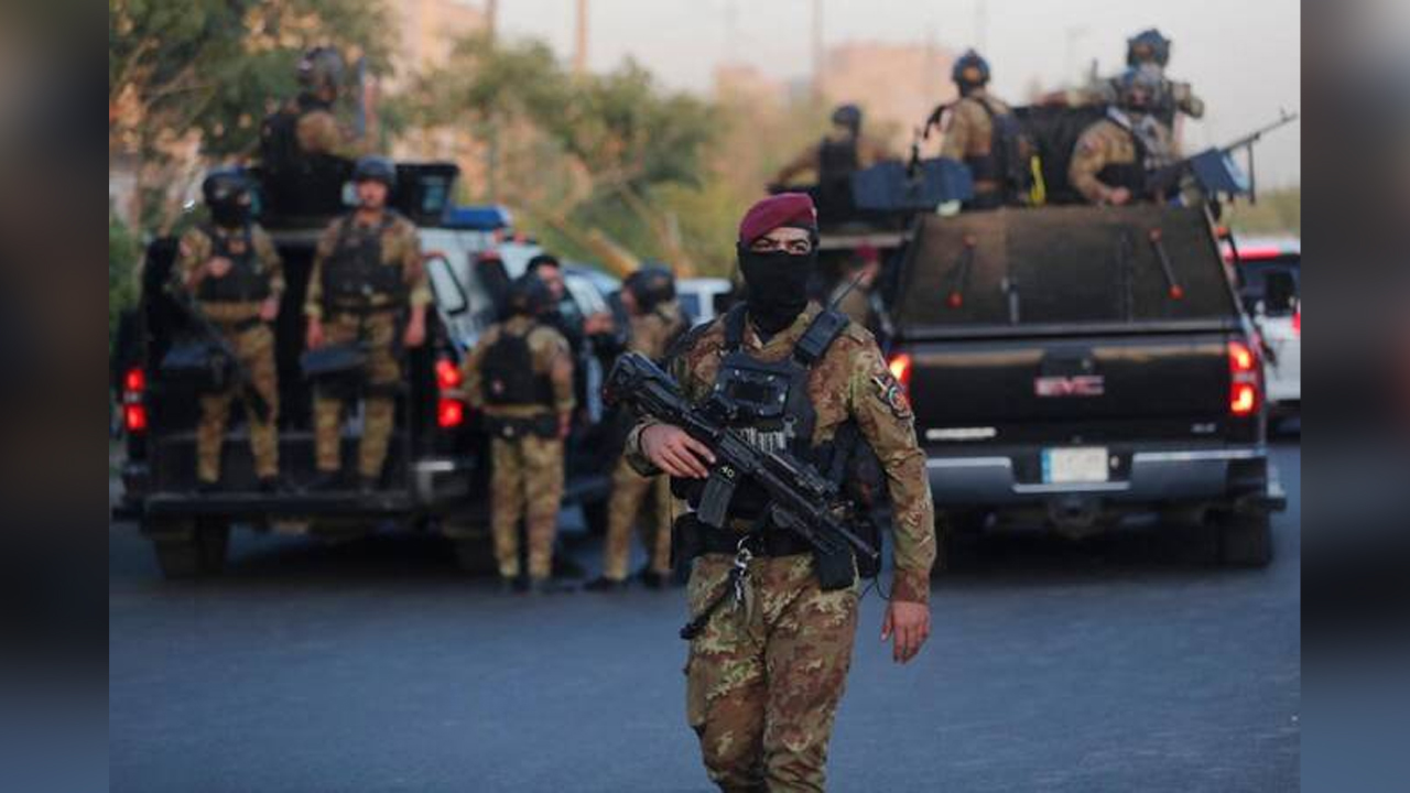 Image d'illustration pour: Tembakan di Baghdad: Seorang terbunuh ketika kumpulan paramilitari serbu bangunan kementerian