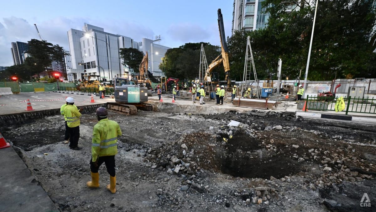 Image d'illustration pour: PUB moves to test ground stability at Tanjong Katong sinkhole after filling cavity