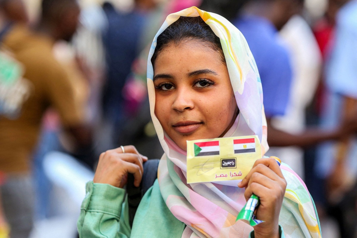 Image d'illustration pour: Hundreds of Sudanese depart Cairo on train journey back home