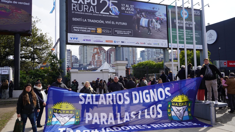 Image d'illustration pour: Si bajan las retenciones, que suban los salarios | Reclamo de trabajadores rurales bonaerenses