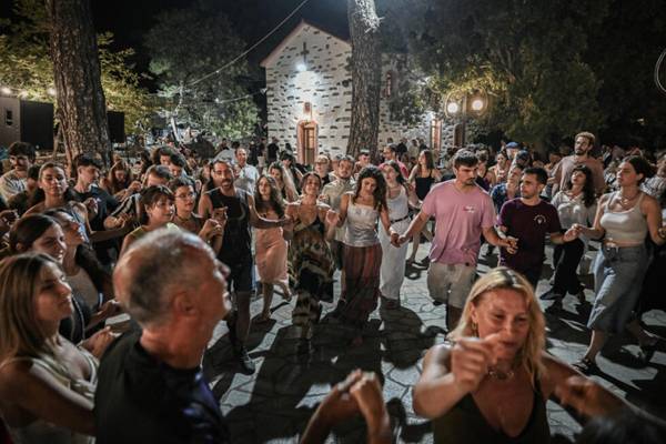 Image d'illustration pour: 'Happy people': folk festivals punctuate Greek summer life