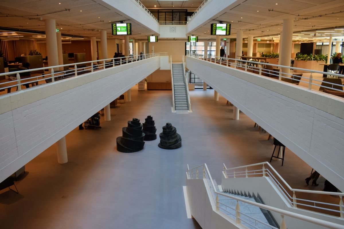 Image d'illustration pour: Kunstdepot gemeente puilt uit, dus gemeente houdt kunstmarkt - indebuurt Apeldoorn