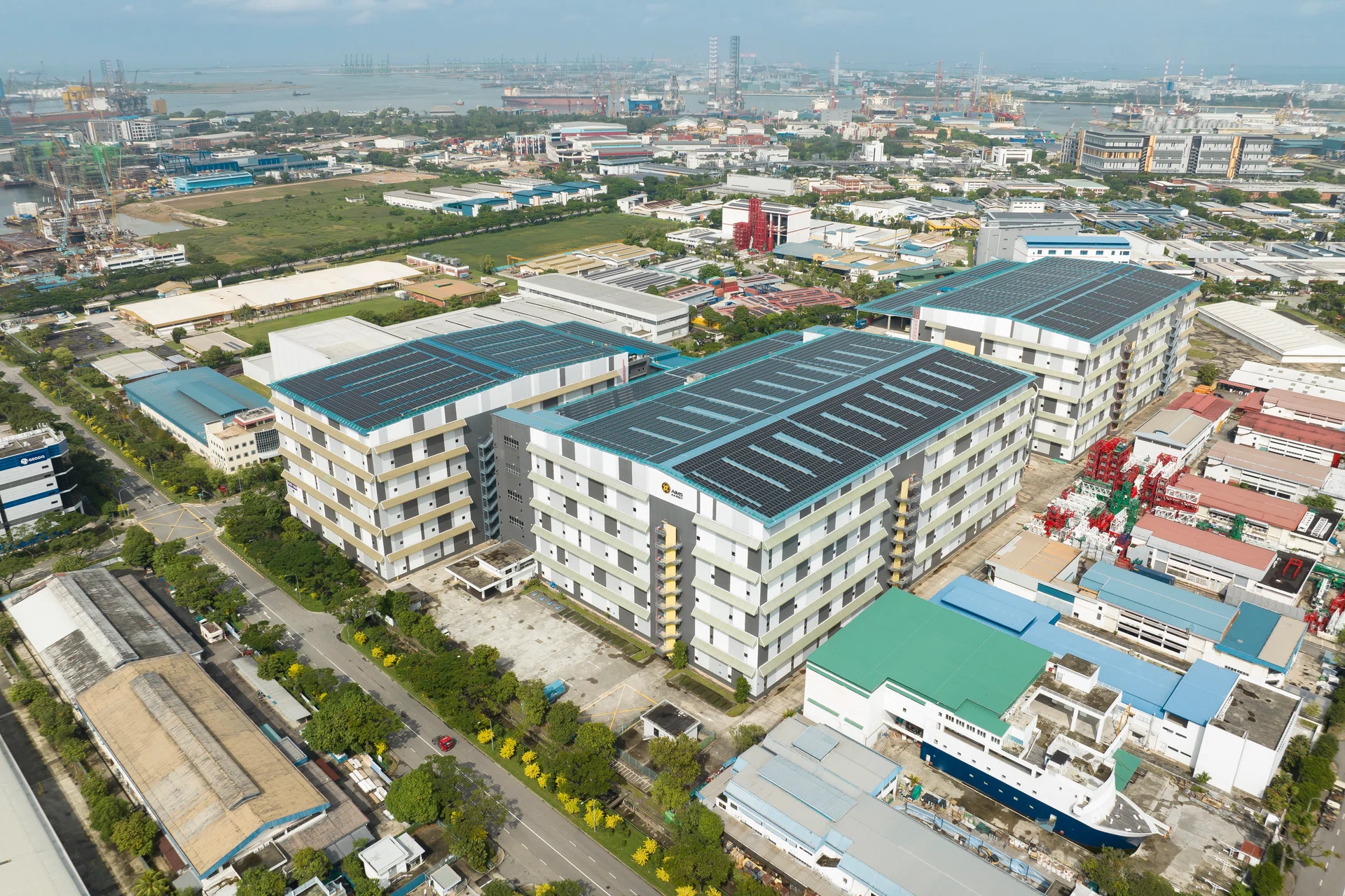 Image d'illustration pour: Aims Apac Reit posts 0.4% higher Q1 DPU of S$0.0228 amid stable operational performance