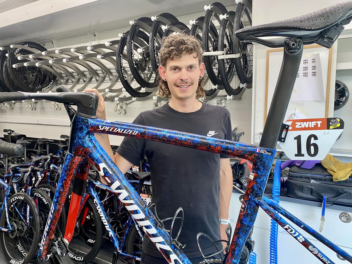 Image d'illustration pour: Tour de France femmes : Lucas Fouquet, le mécanicien de Pranzac qui murmure à l'oreille des vélos de la FDJ-Suez