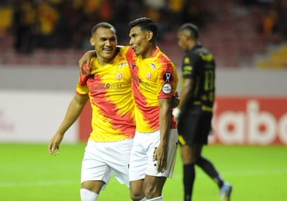 Image d'illustration pour: El cubano Hernández allana goleada de Herediano a Real España - Proceso Digital