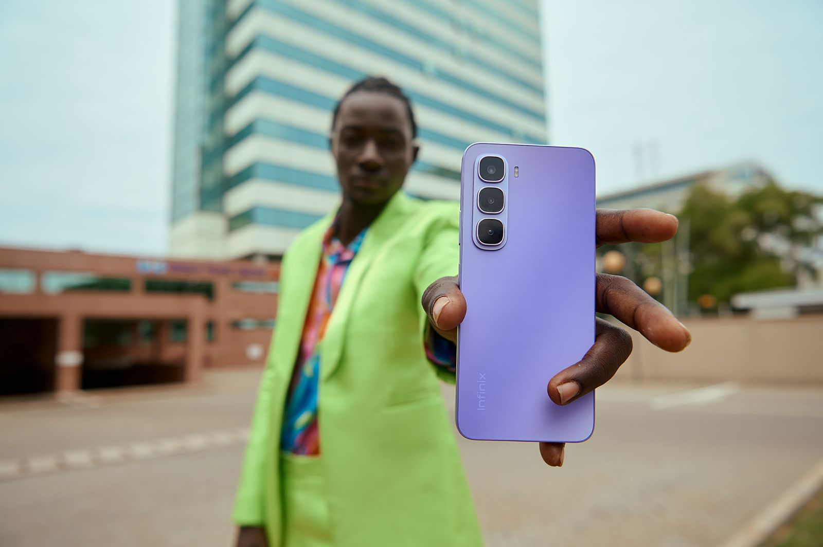Image d'illustration pour: Tech meets fashion: Infinix Ghana partners Ghana Menswear Week 2025 - MyJoyOnline