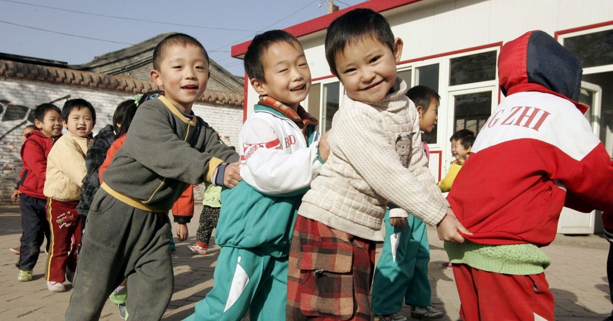 Image d'illustration pour: China pasa del "solo un hijo" a pagar 1.300 euros por tener el máximo posible