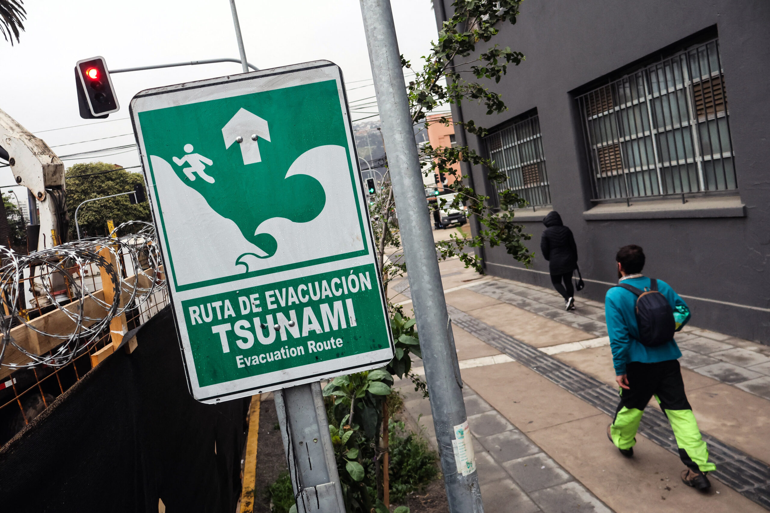 Image d'illustration pour: Millones regresan tras levantarse alertas de tsunami