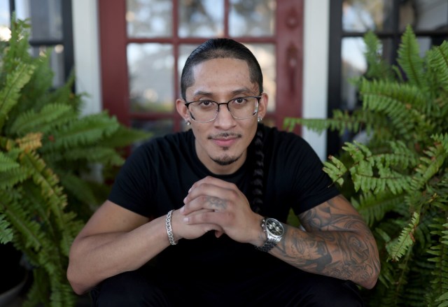 Image d'illustration pour: San Jose tattoo artist charged with carjacking amid legal battle with ICE