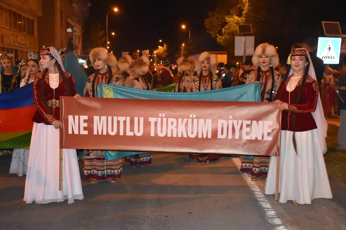 Image d'illustration pour: Karaman'da Uluslararası Türk Dünyası Şöleni Yürüyüş ile Başladı
