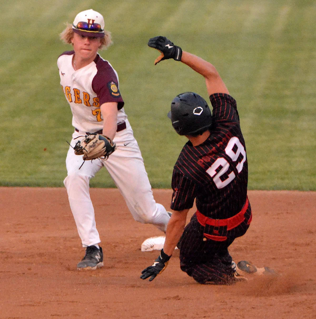 Image d'illustration pour: Rapid City Post 22 stays alive in state A American Legion tourney with win over host Watertown
